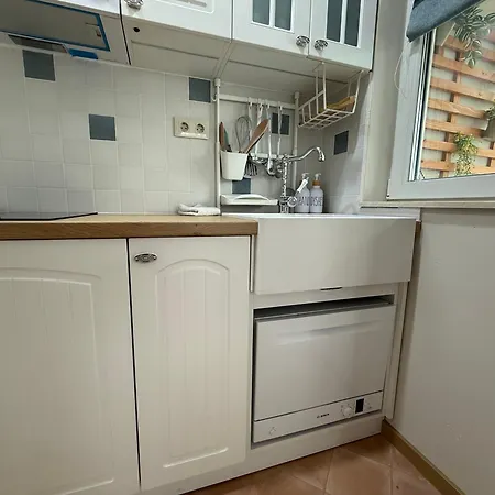 Smile Old With Free Parking And Sea View