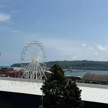 Smile Old With Free Parking And Sea View Apartment