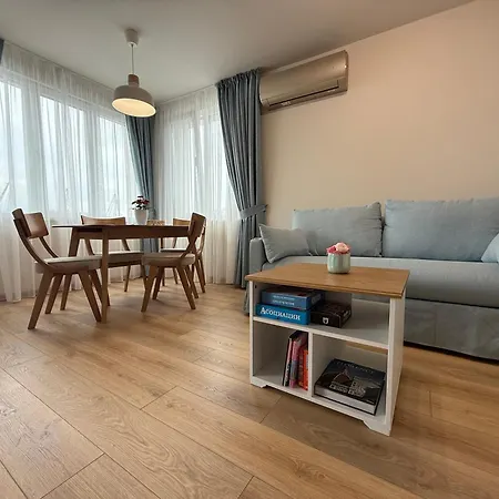 Smile Old With Free Parking And Sea View Apartment