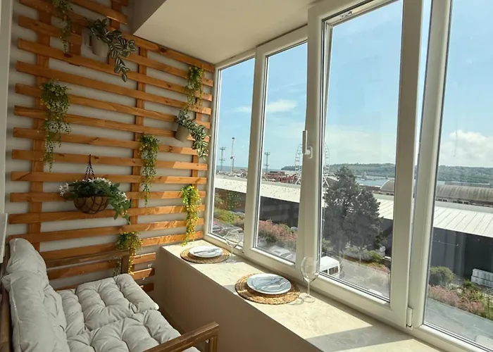 Апартамент Smile Old With Free Parking And Sea View