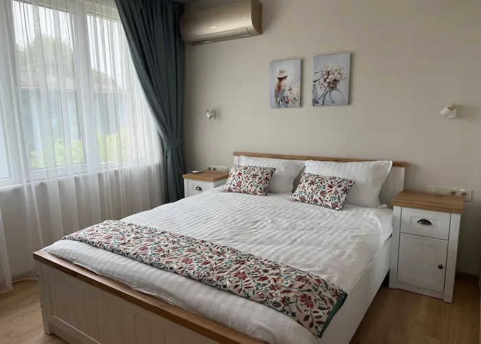 Smile Old With Free Parking And Sea View Апартамент