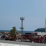 Smile Old With Free Parking And Sea View *