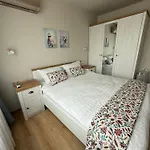 Smile Old With Free Parking And Sea View Apartament *