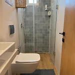 Smile Old With Free Parking And Sea View *