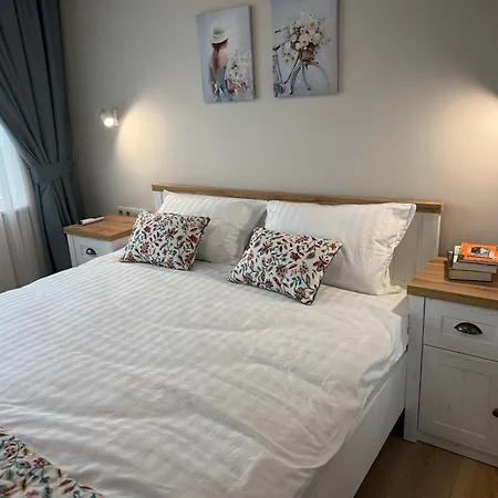 Smile Old With Free Parking And Sea View