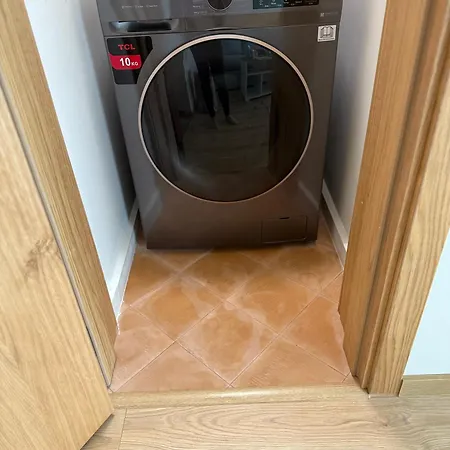 Smile Old With Free Parking And Sea View