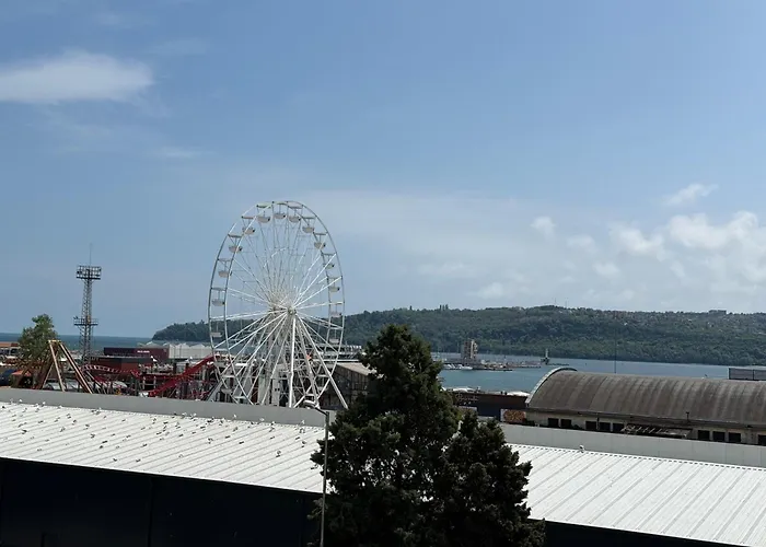 Smile Old With Free Parking And Sea View Apartmán