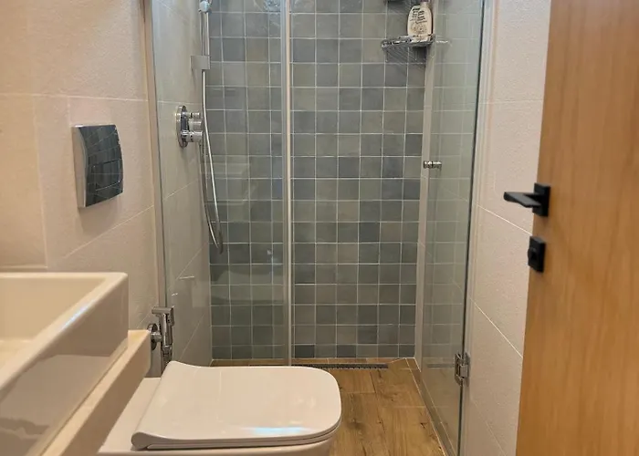 Smile Old With Free Parking And Sea View *