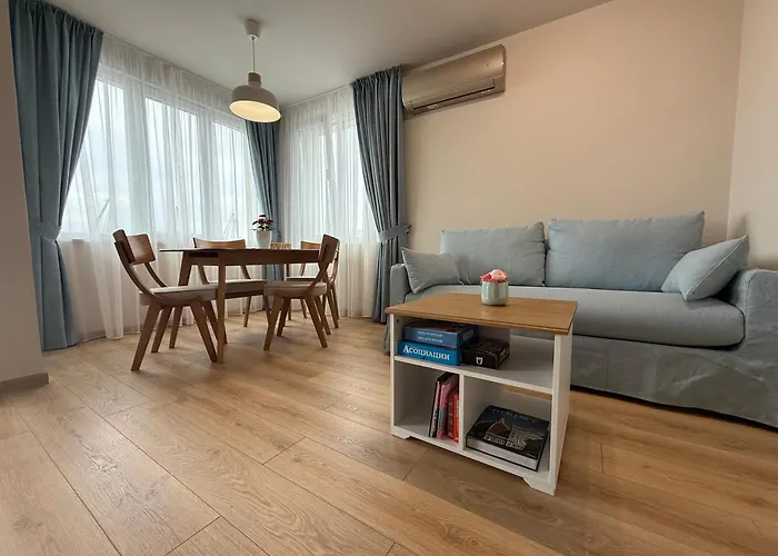 Smile Old With Free Parking And Sea View Apartment